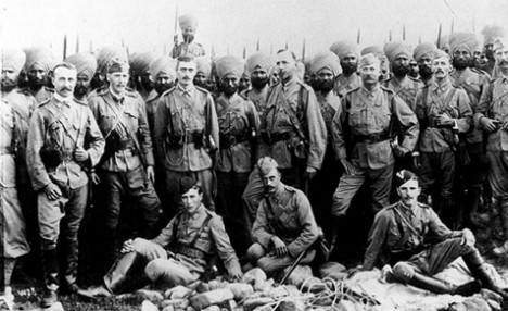 British officers and Indian troops from the 45th Sikhs Regiment in 1897 at Chakdara fort sent to subdue Indian militants  |  Image source & courtesy - dailymail.co.uk  |  Click for image.